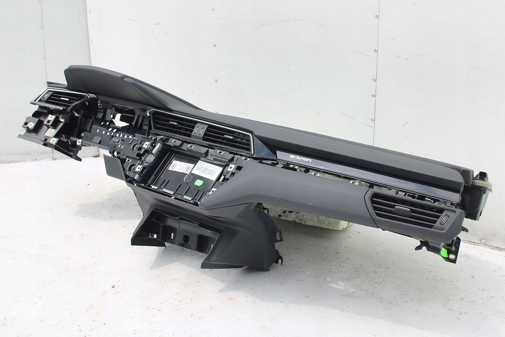 фото №7, Audi q8 e-tron консоль pulpit 4m 4kl857001 панель приладів приладова панель приладів pulpit