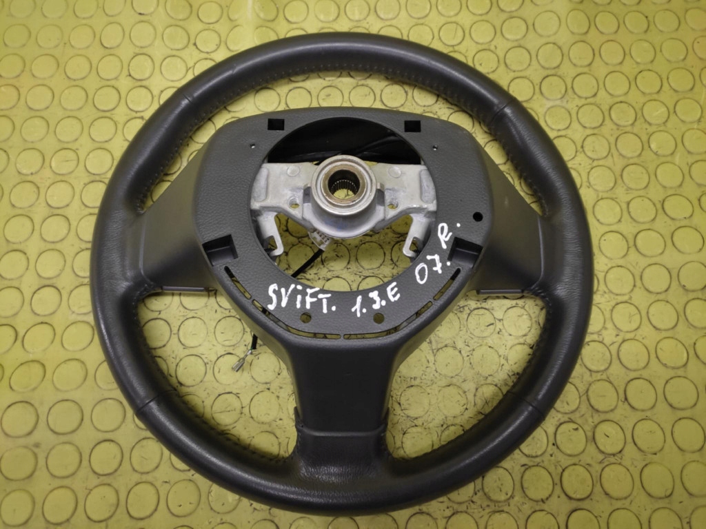 Suzuki swift iv руль gs13105600 Недорого