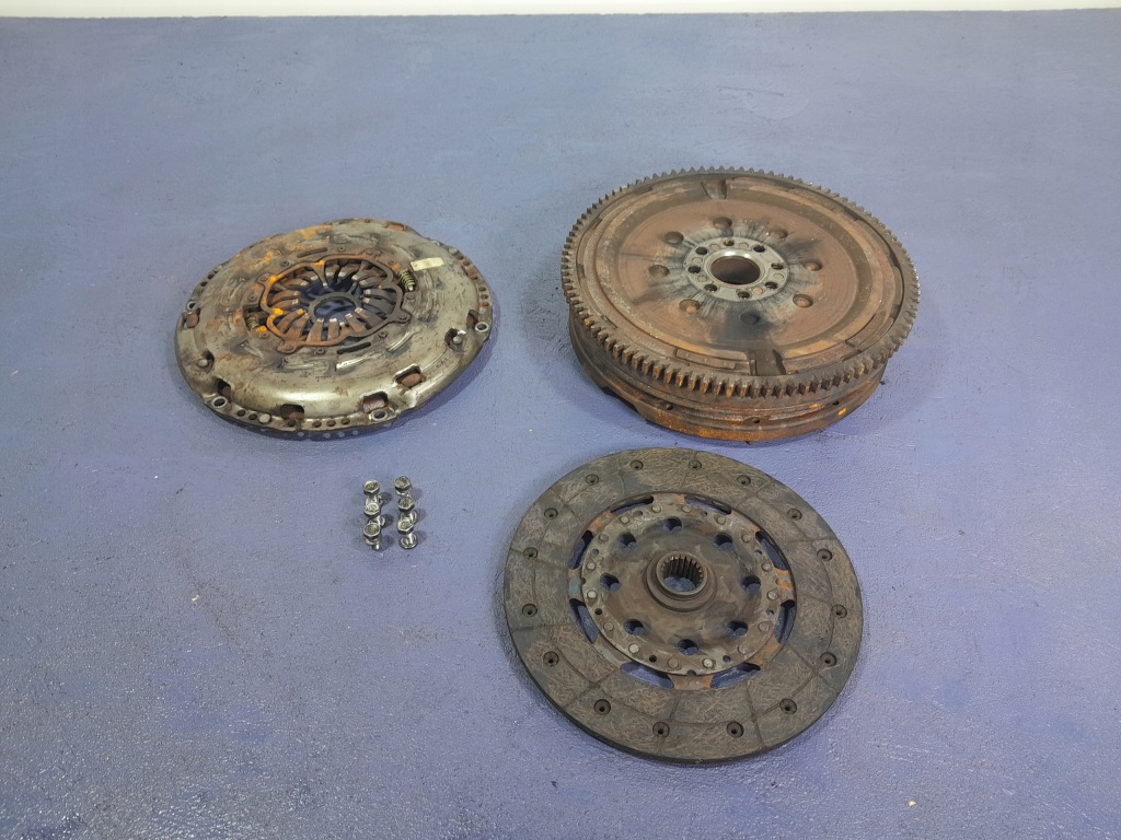 Lexus is ii 2.2 2adfhv 177 km зчеплення колесо двомасовий двомасовий маховик Доставка