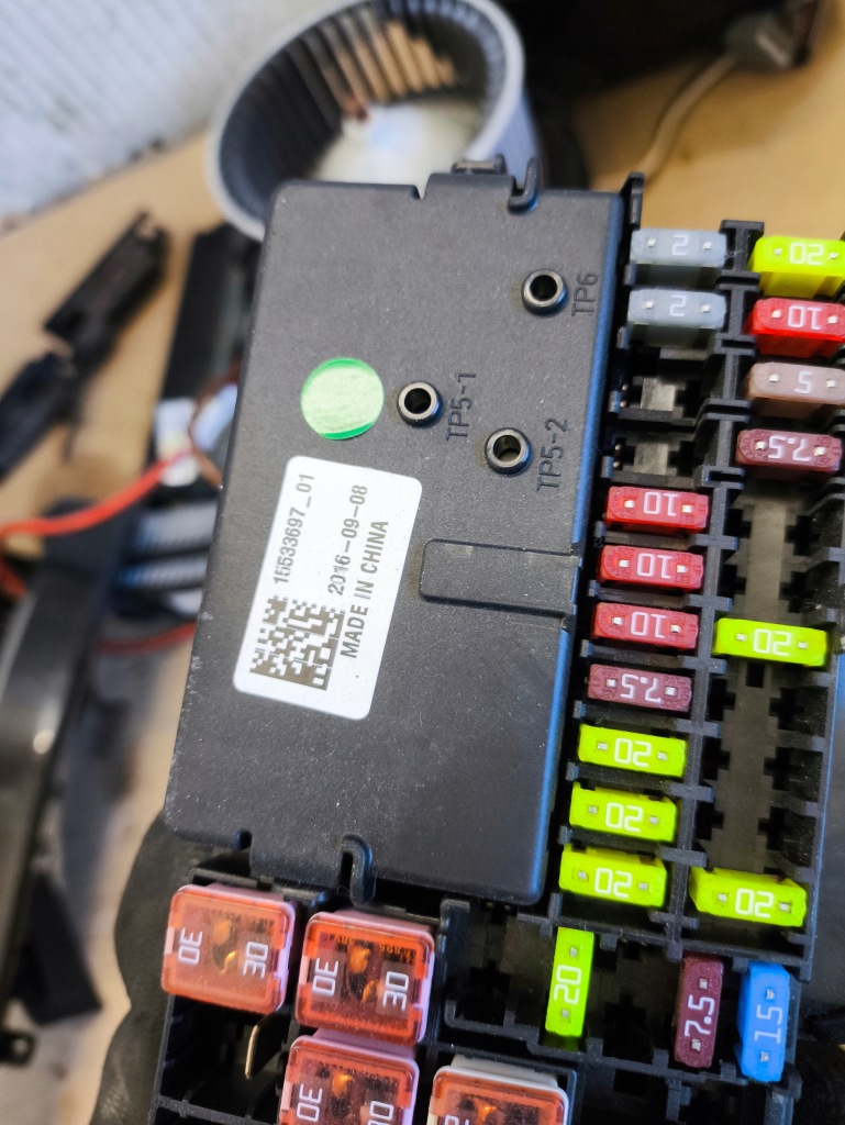 Opel astra k коробка предохранителей opel astra k v 15533697 ? в Украине