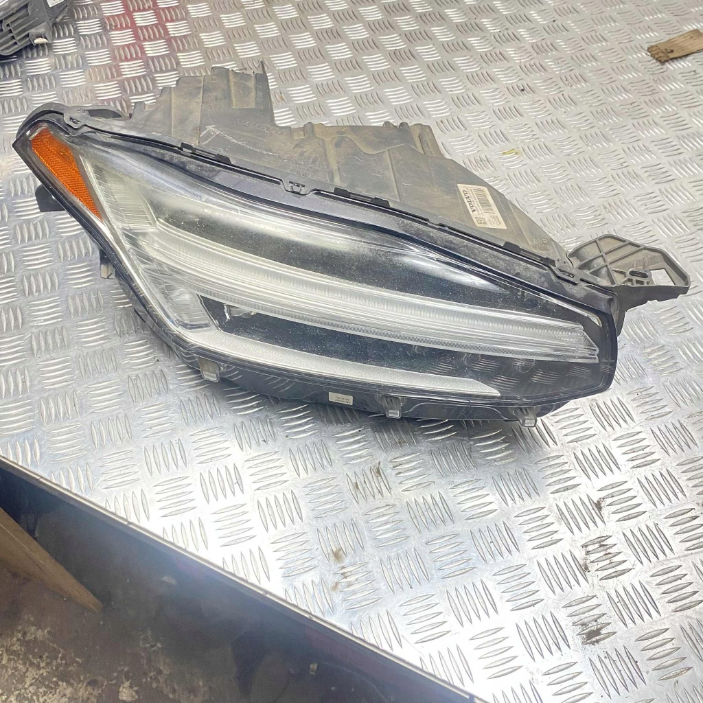 Купить Фара правый перед full led америка xc90 2 4 модули 31446687