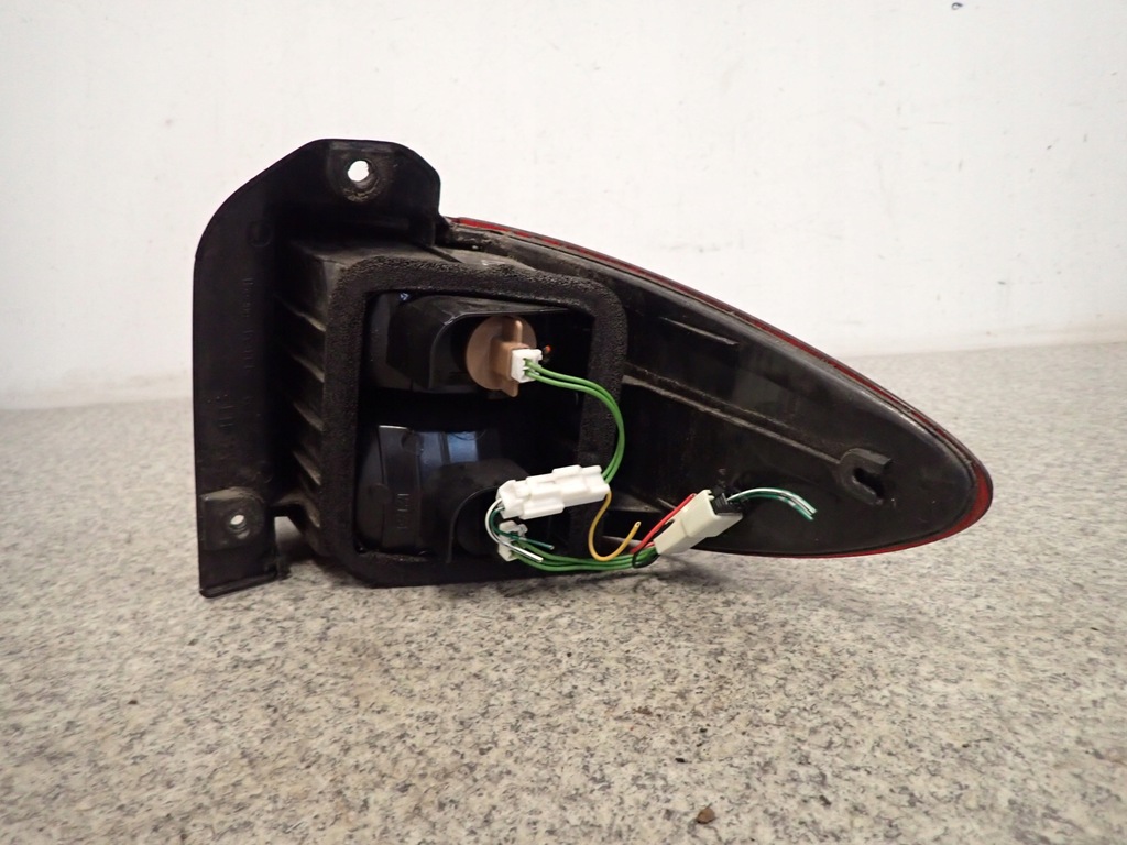 фото №8, Toyota previa 00-02 лампа задняя левая наружная