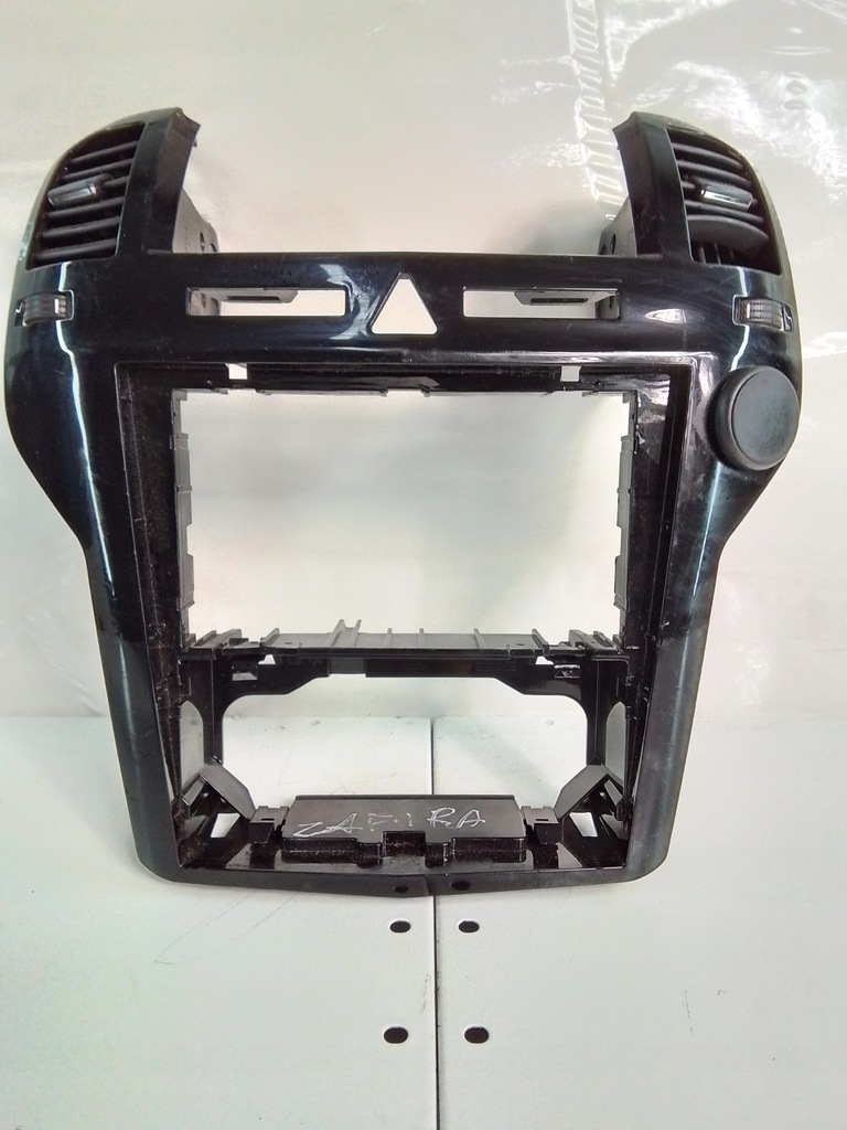 фото №1, M28 рамка радіо консолі панель середній opel zafira b 13162552