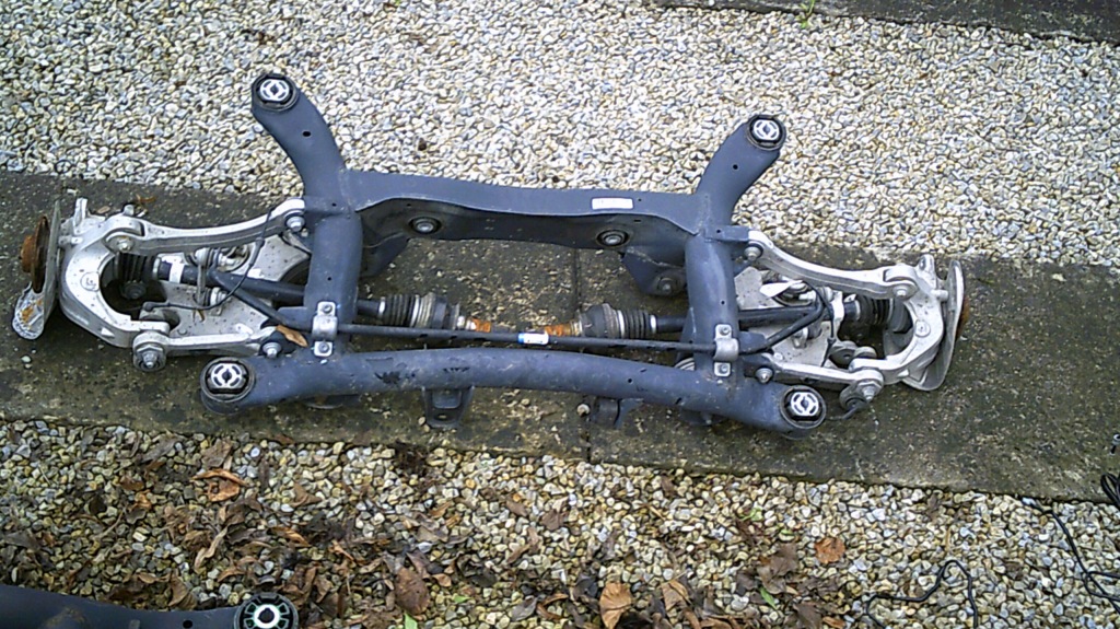 Купити Alfa romeo stelvio підвіска задній підрамник поворотний кулак комплект