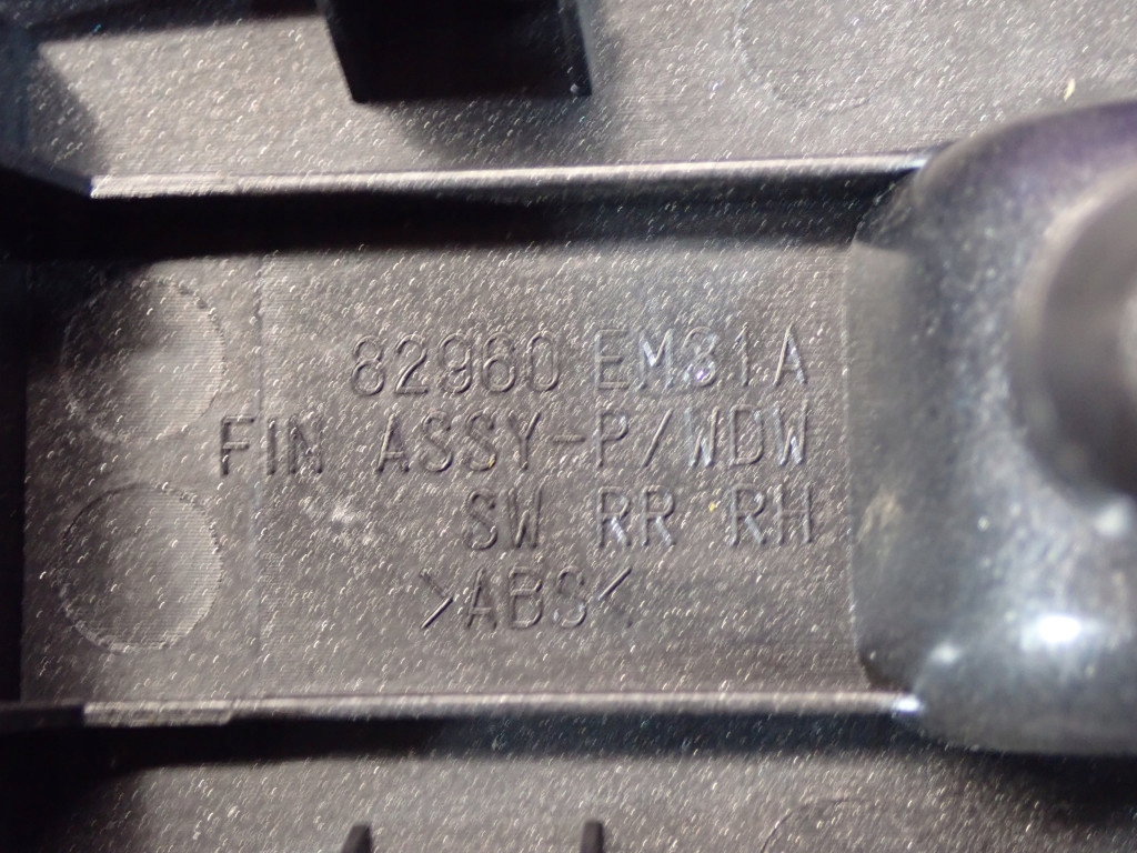 фото №6, Nissan tiida i hb 5d 06-09 перемикач вікон правий задня 82960em31a 5 pin