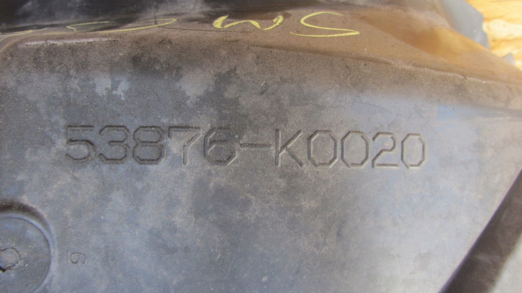 Передние левая подкрылок toyota yaris iv 2020- 53876-k0020 в Украине