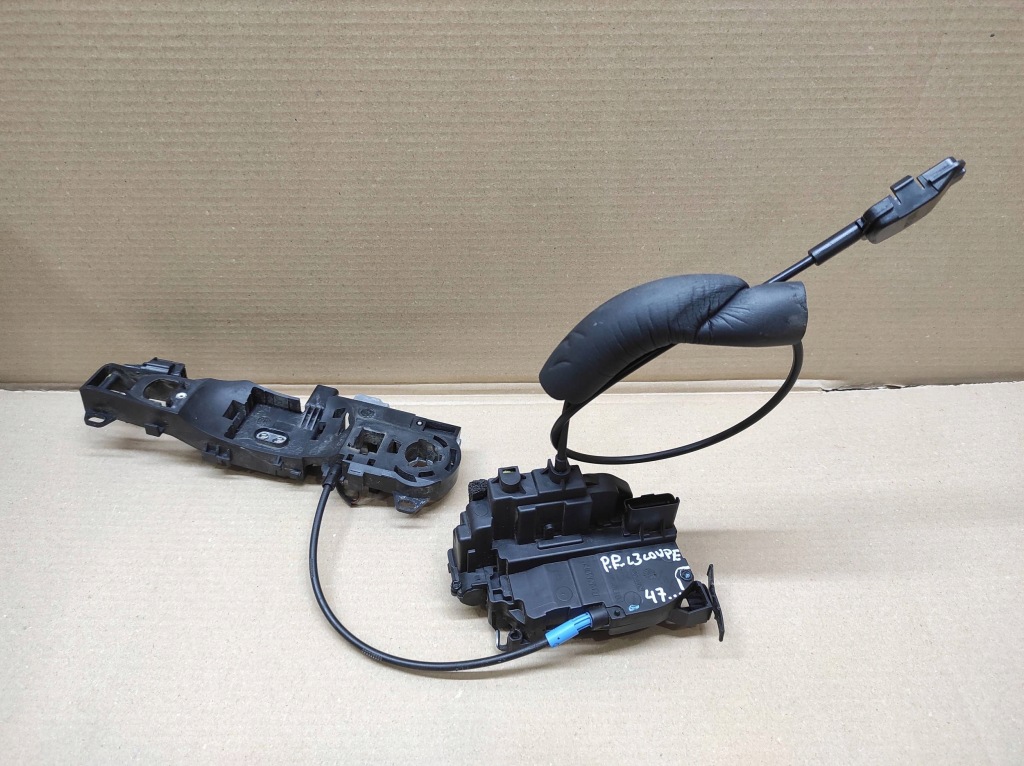 Купить Замок дверь правая  перед renault laguna 3 купе 805020011r