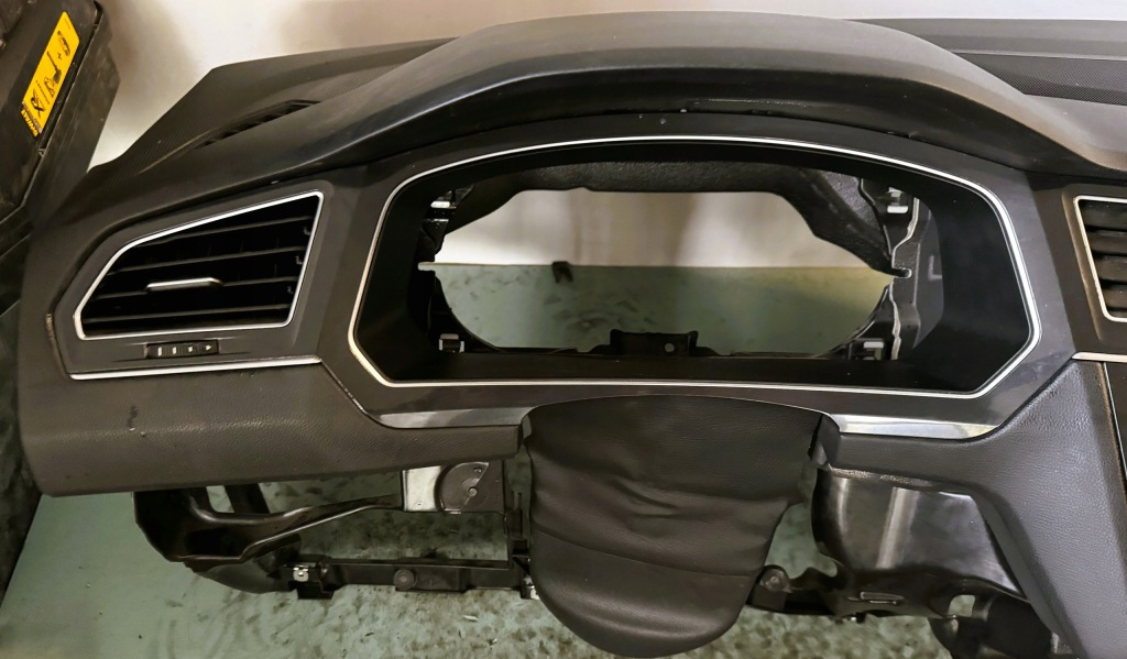 фото №5, Приборная панель приборная панель  vw tiguan ii ремни подушки безопасности head up ładna комплект