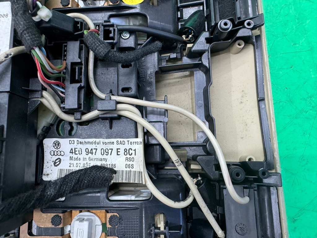 фото №7, Лампа стельовий освітлення кабіни люк 4e0947097e audi a8 d3 02-