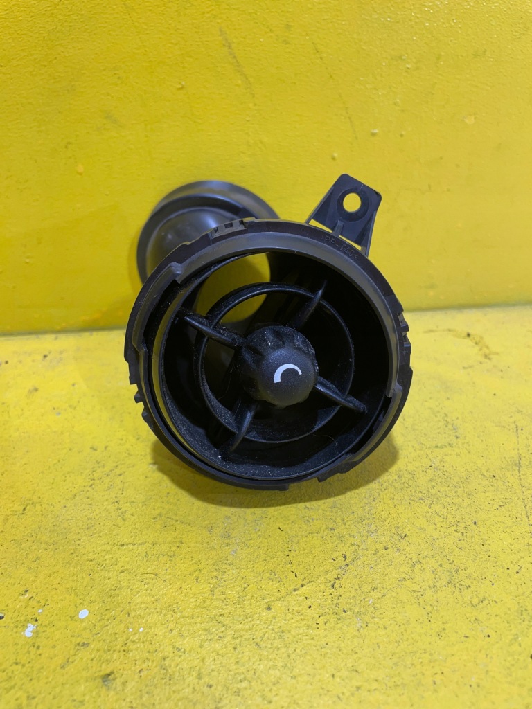 Mini cooper r56 -решітка обдув правий середина 144821-10 Доставка