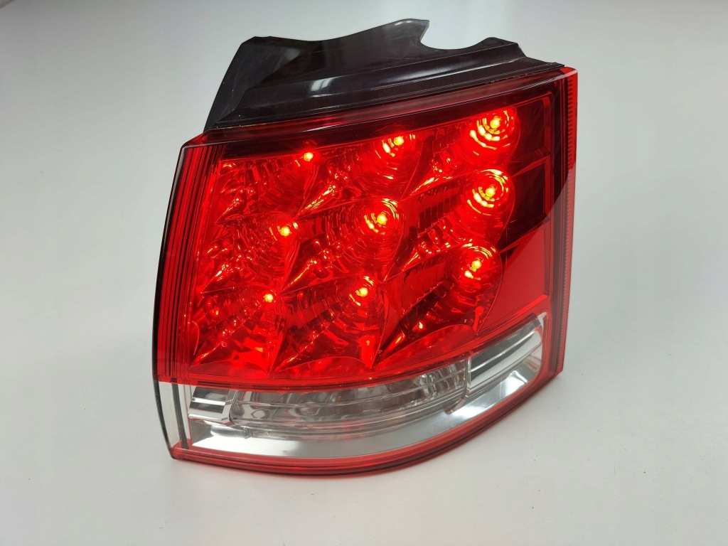 Купить Лампа правый задний  citroen c-crosser 22087813
