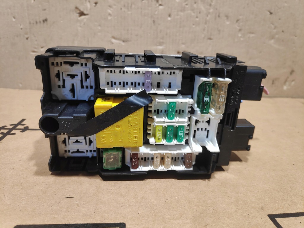 фото №7, Коробка запобіжників peugeot 308 t9 1801493-1