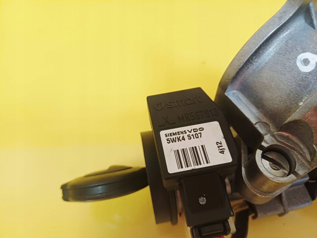 Замок запалювання з ключ + 3x вкладиші mitsubishi colt vi 6 mr587813 nr39 Зі Шроту