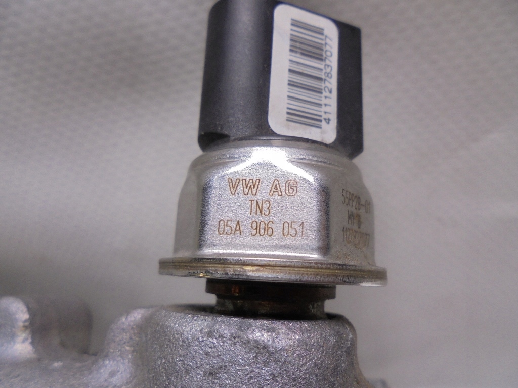 фото №14, Молдинг впрыскная трубка датчик audi a4 a5 q5 q5 a6 059130089bt 05a906051