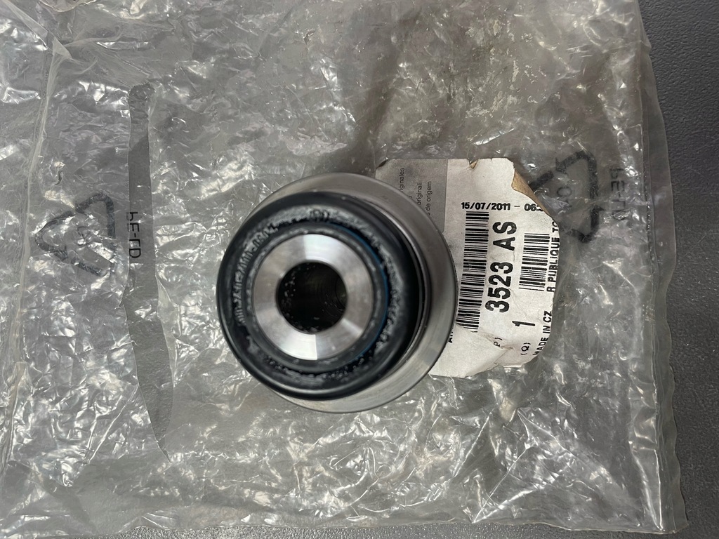 фото №1, Втулка рычага citroen оригинальный номер 3523.as