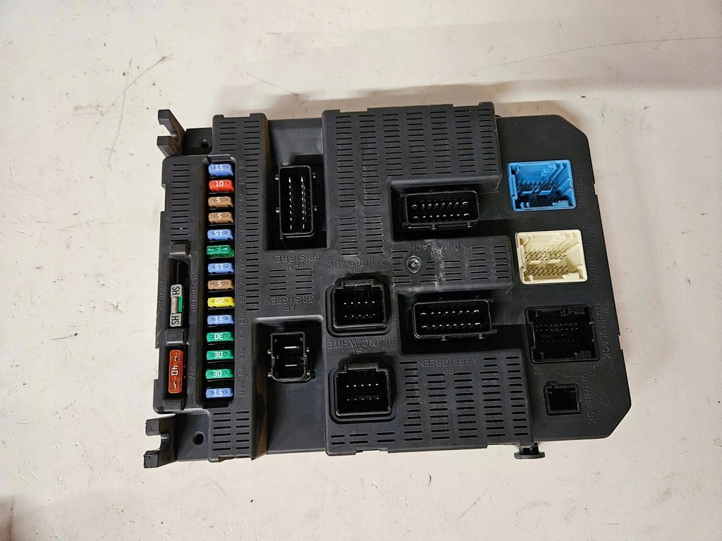 фото №4, Citroen c4 i 2009 рамка / модуль предохранителей