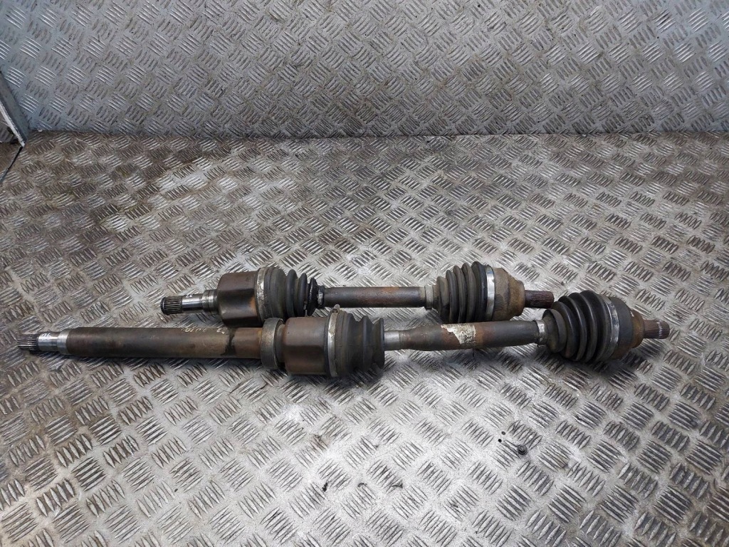 Купити Привідний вал ліве перед + правий перед 6b ford focus mk2 2.0 tdci