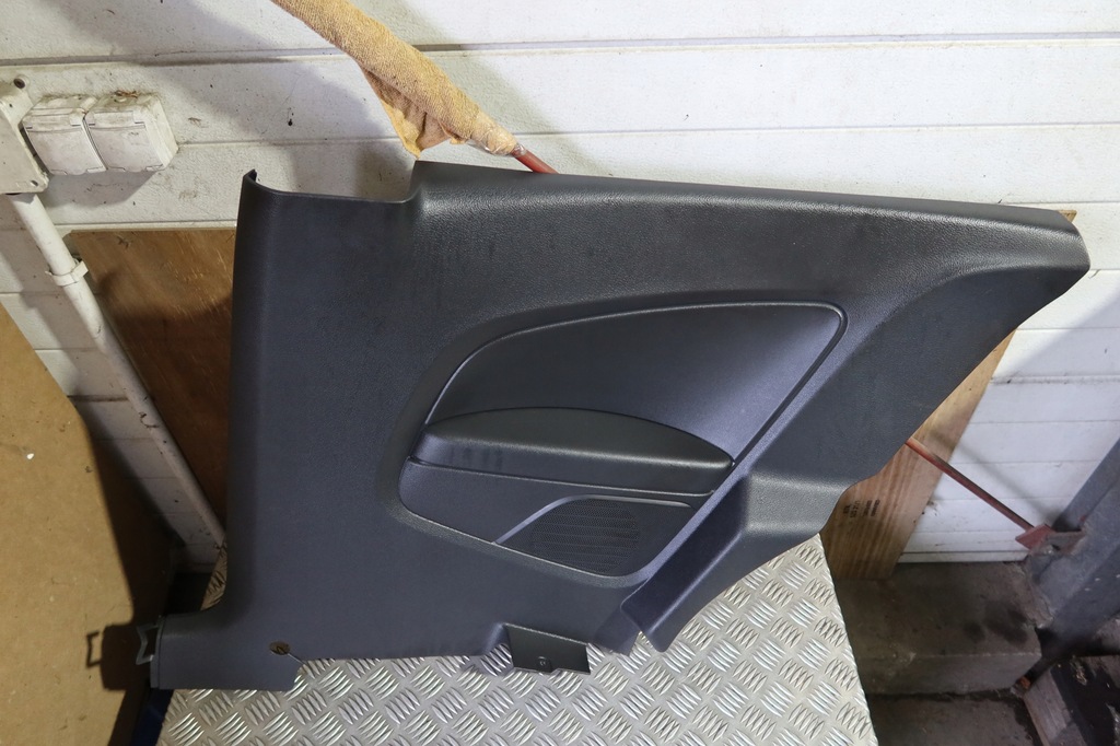 фото №1, Оббивка правий задня 3 двері polo 6r 6r3867044