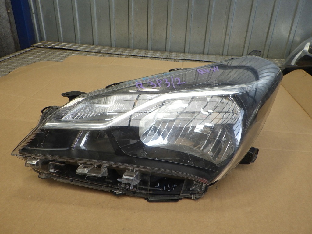 фото №1, Toyota yaris iii lift лампа перед передня ліва