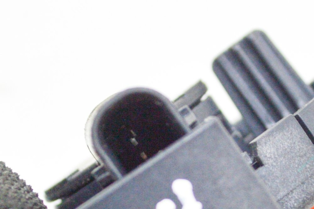 фото №5, Tesla model y передние левая дверь датчик столкновение 1036762-00-a 336kw 2020