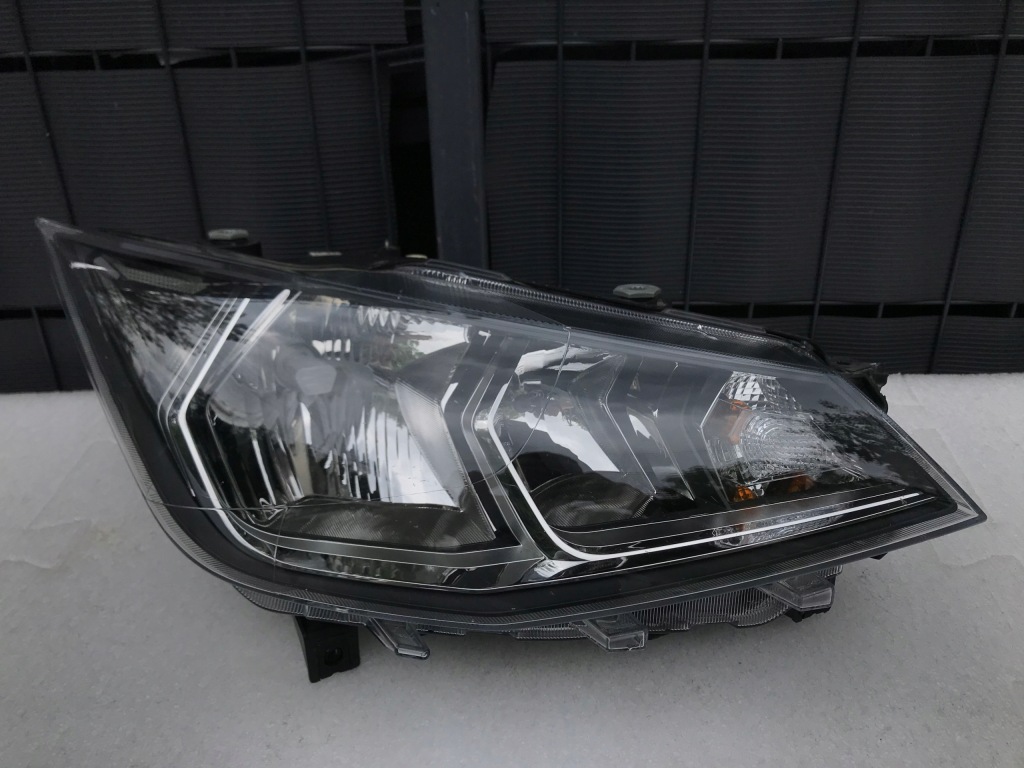 фото №1, Seat ibiza 5 v 6f1 правая лампа перед led 2017-