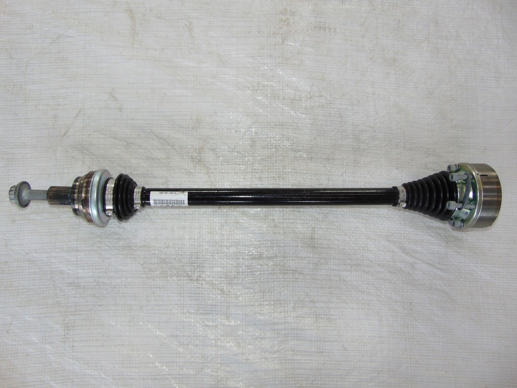 фото №1, Passat b8 приводной вал правая 4x4 3q0501204d jak nowa