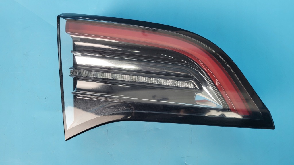 Купить Tesla model 3 21r фара led w крышке  левый задний 1502088-00-b