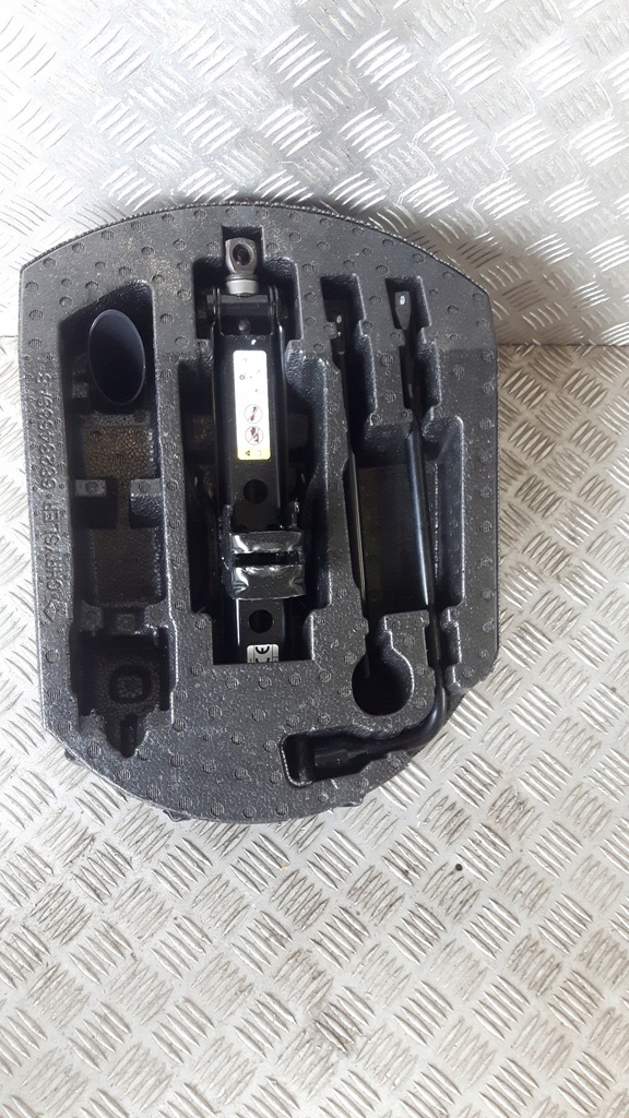 фото №1, Набор ключей домкрат jeep grand cherokee wk2