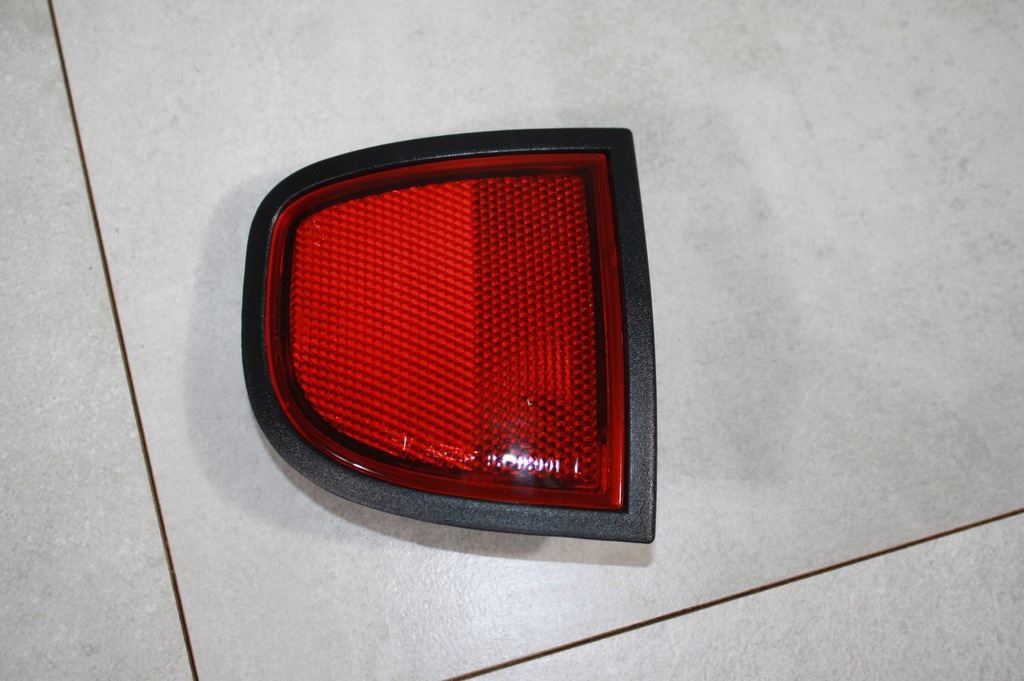 фото №1, Mitsubishi l200 10-15 отражатель левый задний задняя