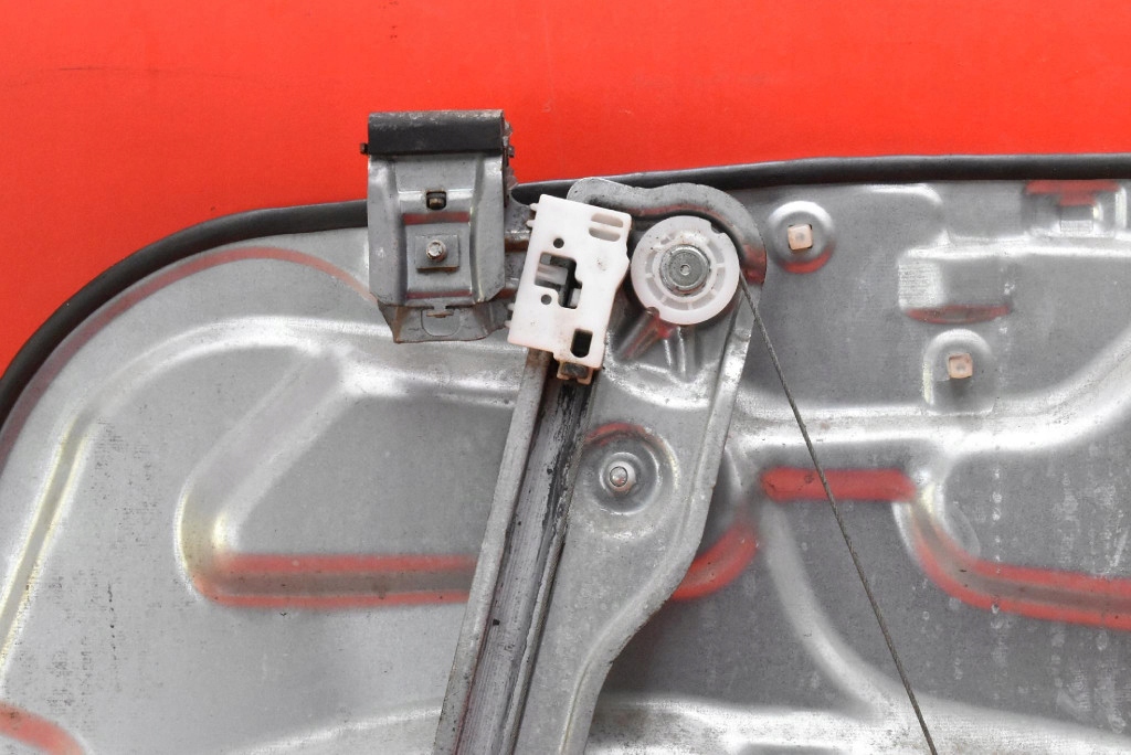 фото №6, Подъемник стекло левый перед eu 82470-2r000 hyundai i30 1 i fd kombi 07-10