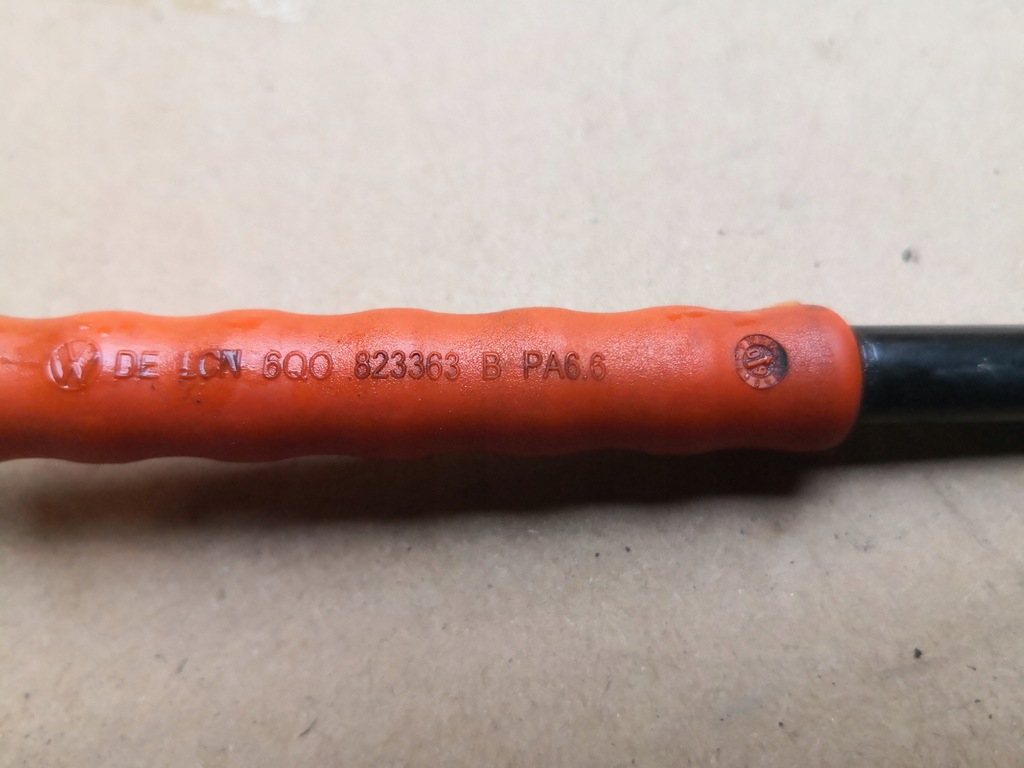 фото №6, Опора капот vw polo iv 9n lift 6q0823363b