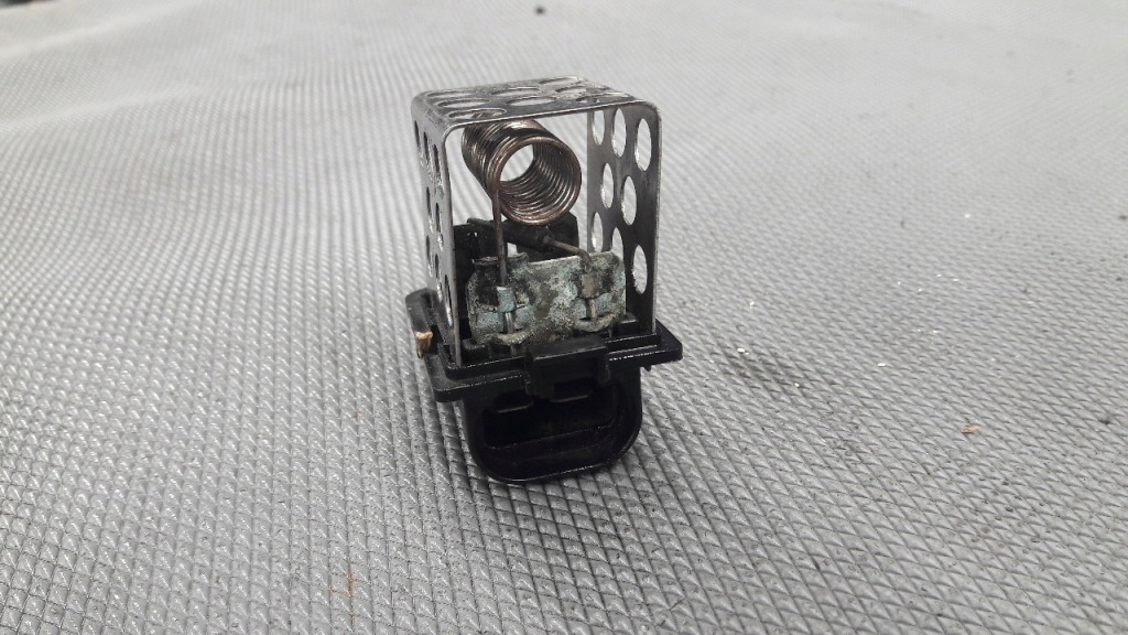 Купить Renault оригинальный номер 8200045082 резистор вентилятор