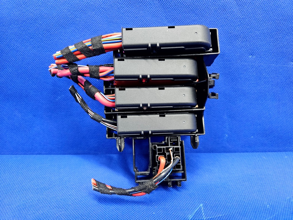 фото №6, Audi q8 e-tron 55 коробка предохранителей предохранители органайзер 4kl971845