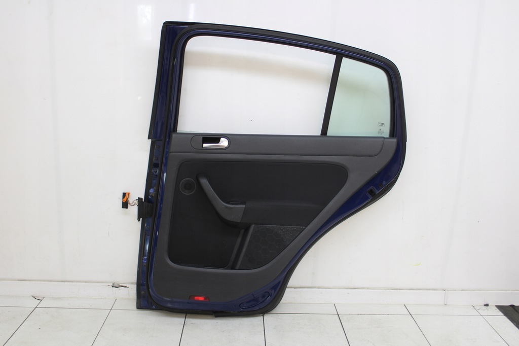 фото №7, Vw golf v 5 vi 6 plus 2005r- дверь правый правое задняя задние ld5q - код лакокрасочного покрытия