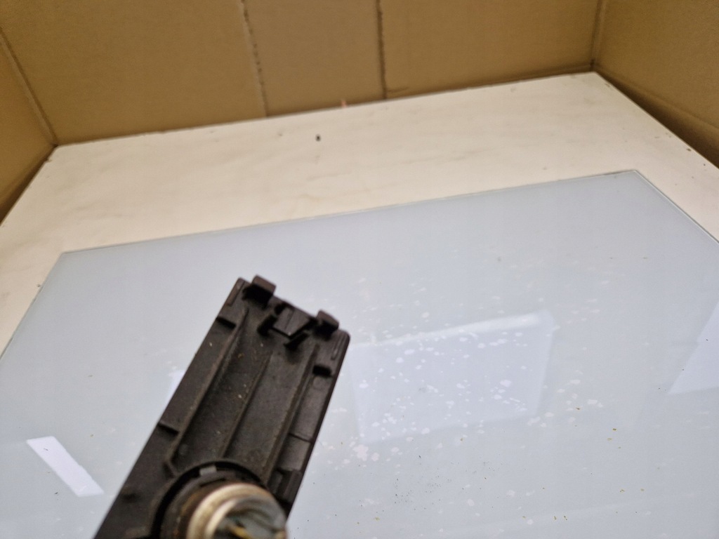 фото №5, Saab 9-3 ver2 2005 разъём прикуривателя задний туннель среднего