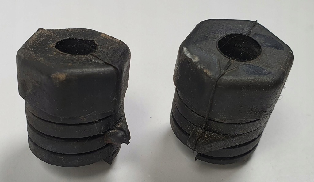 фото №1, Резиновый элемент подушка отбойник pod капот mazda mx-5 ii nb