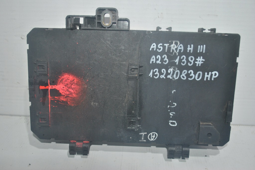 фото №1, Коробка запобіжників opel astra h iii 13220830hp