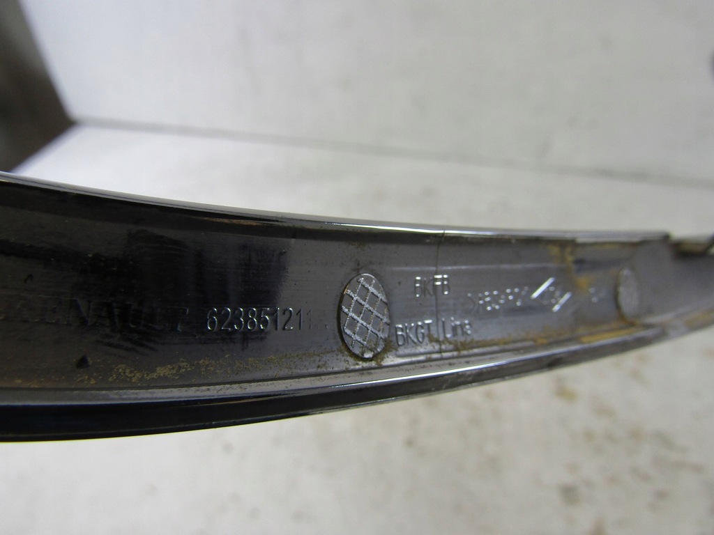 фото №11, Renault megane iv молдинг хром решетка перед 623851211r