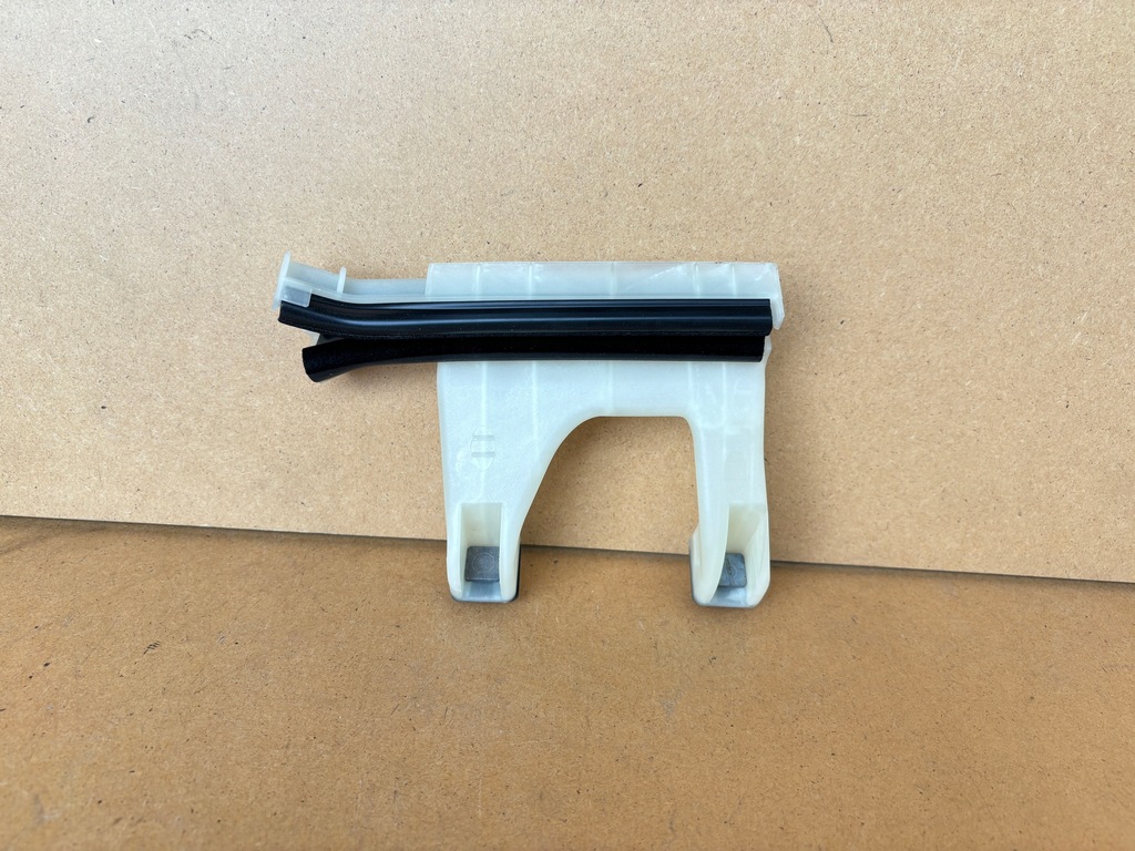 фото №1, Направляющая стекло правый задняя dacia sandero iii 3