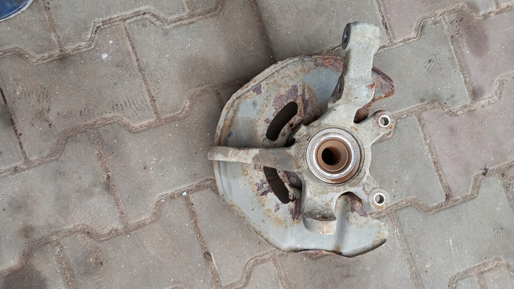 Поворотний кулак права перед mercedes benz a150 07r Ціна