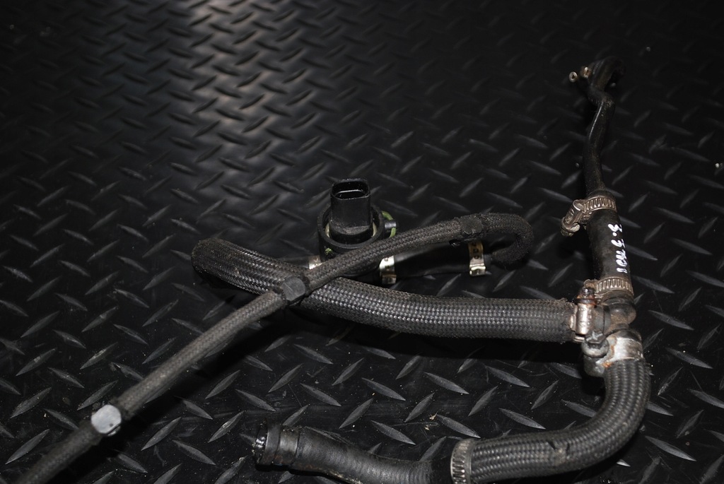 фото №10, Датчик шланг топлива audi a8 d2 3.3 td 038906081