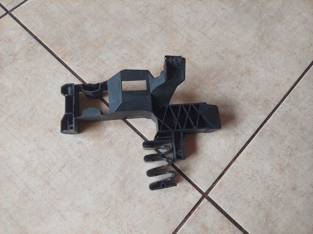 фото №7, Кронштейн - опора лампы - кронштейн поперечина - audi a6 c8 - 4k0