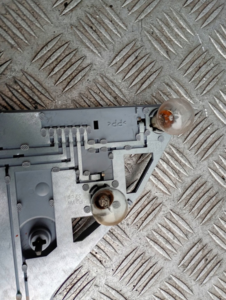 Вкладыш лампы задний задний  сторона правая mercedes c w203 в Украине