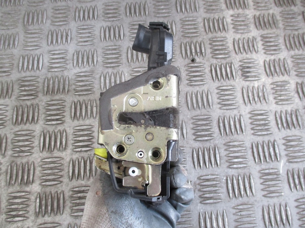 фото №1, Замок левый перед toyota avensis t25 03-06