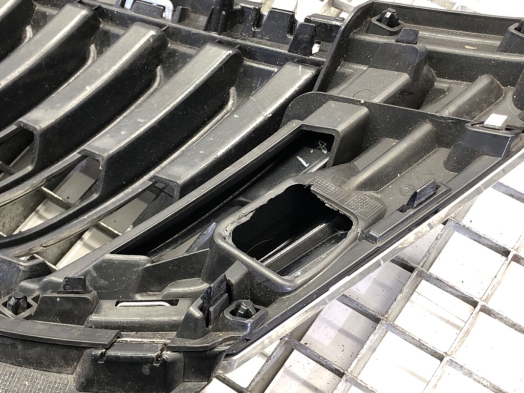 Решітка радіатора решітка радіатора skoda octavia iii kombi Доставка