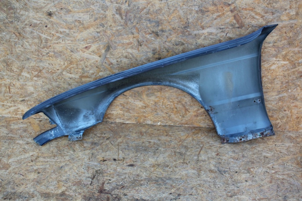 Крыло  правый  bmw 7 e32 дорестайлинг  zdrowy оригинальный без поворотник Недорого