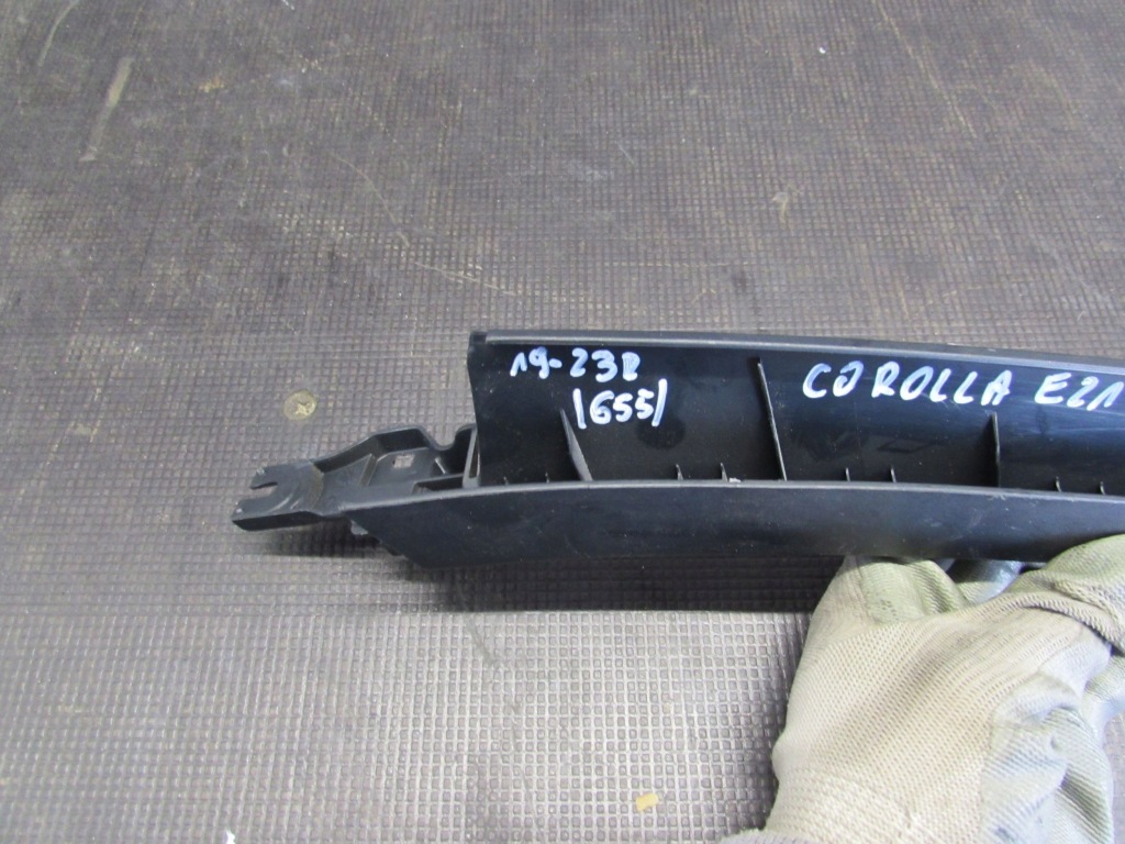 фото №6, Молдинг стекло дверь правый задняя 67673-02020 toyota corolla e21 1.8 b hybrid 19
