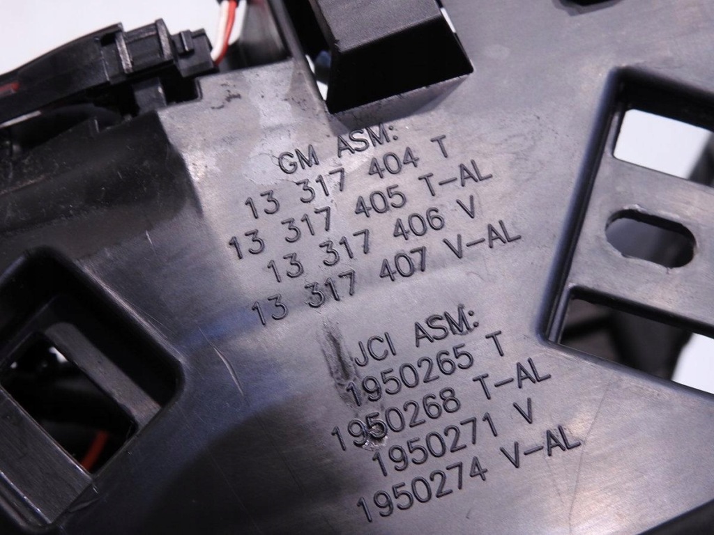 Туннель средний подлокотник opel astra j 13317404 13317405 Киев