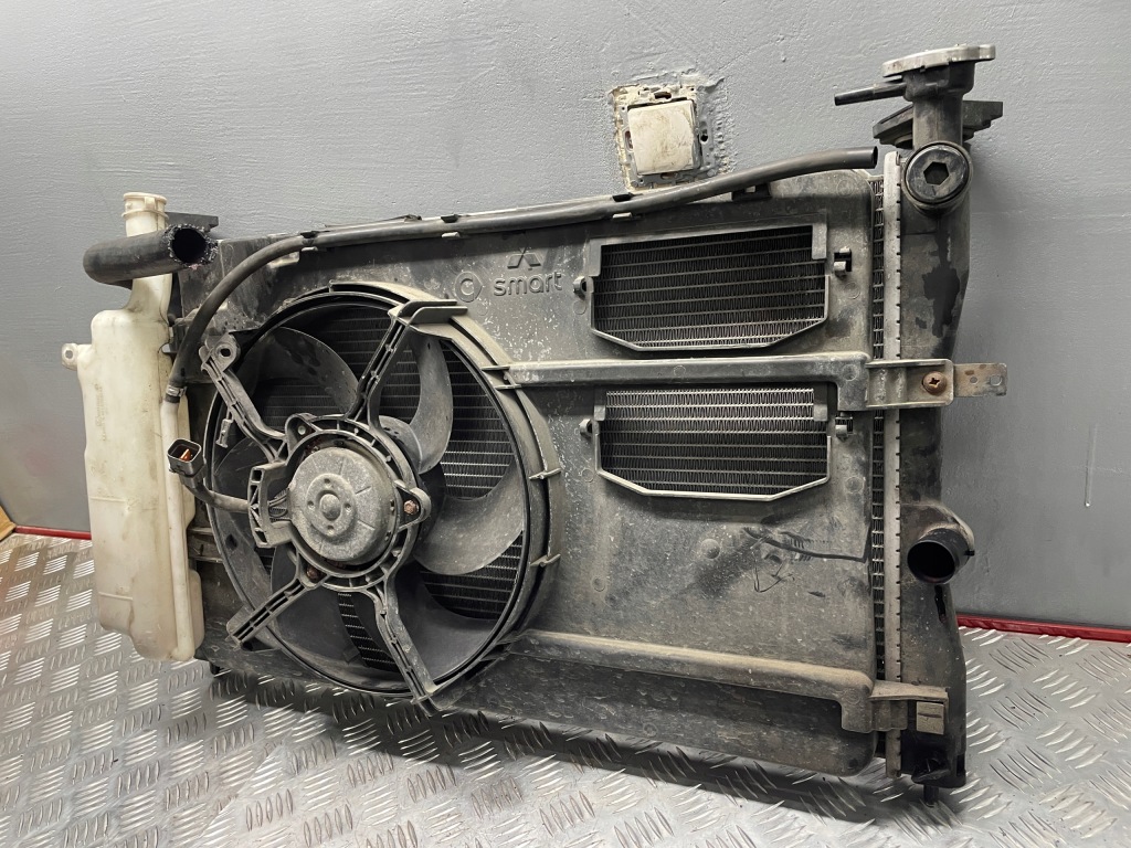 Радиатор вентилятор воды комплект mitsibishi colt vi рестайлинг  1,3b Оригинал