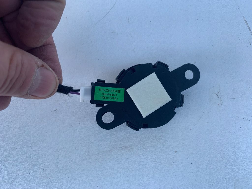 фото №5, Tesla model 3 2021 lift электропроводка жгут провода кнопка задний крышки